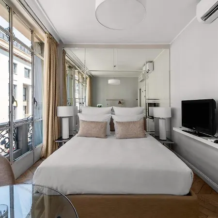 Aparthotel Adore