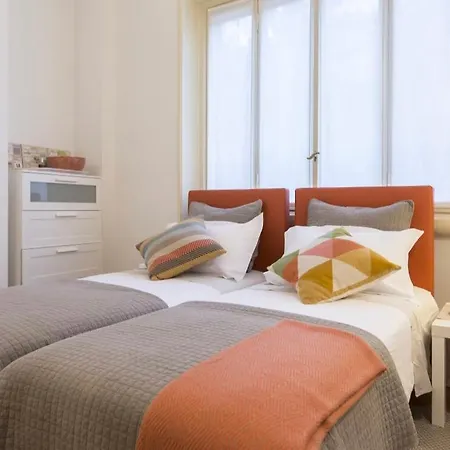 Pensión Design Ampio E Luminoso Milán