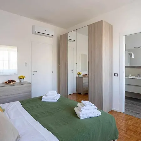 Rent Apartment - Parking And Comfort - Spacious Apt Up To 8 Pax Milano