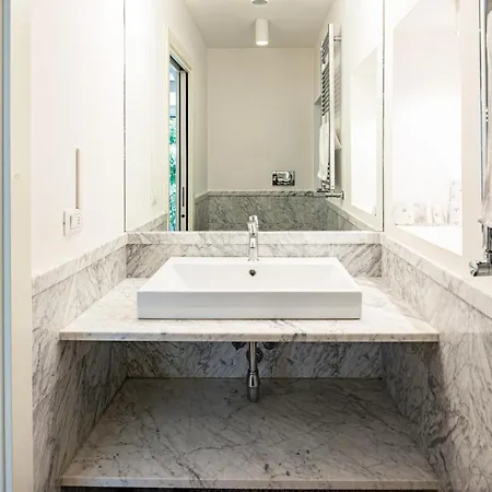 Brera Livings, Charming Flat Near Duomo شقة *