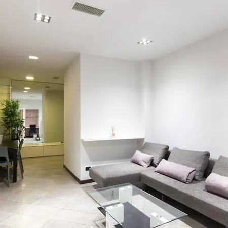 Luxury 100 Mq A Stone's Throw From The Duomo Daire *
