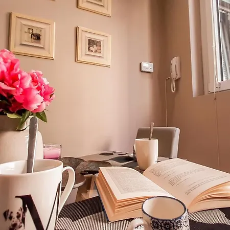 Joivy Sophisticated 2 Bedroom Loft For 4 Mailand