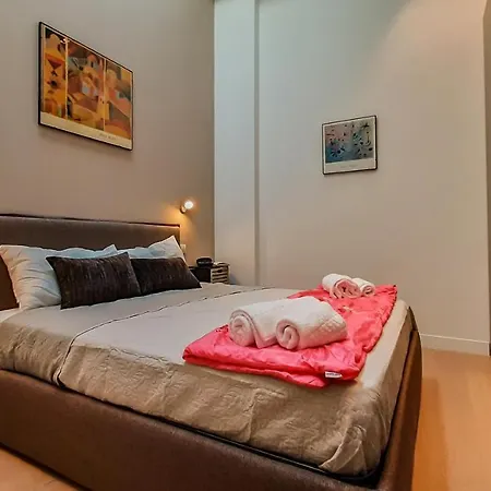 Joivy Sophisticated 2 Bedroom Loft For 4 מילאנו