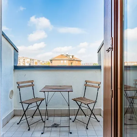 Appartamento Guesthost - Cozy With Parking 5 Min Walk From The Bus Stop