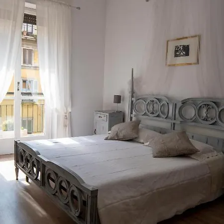 Apartment Beautiful Floral On Navigli