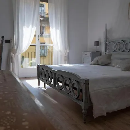 Apartment Beautiful Floral On Navigli Milan