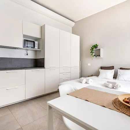 Cosy With Shared Terrace! Mailand