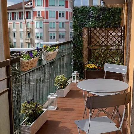 Beautiful Floral On Navigli Apartment *