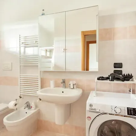 Luminoso Attico Con Garage Gratis Vicino Al Duomo E Allo Ieo *