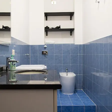 Youhosty - Venini 59 * מילאנו