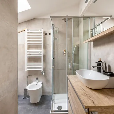 아파트 Guesthost - Cozy With Parking 5 Min Walk From The Bus Stop