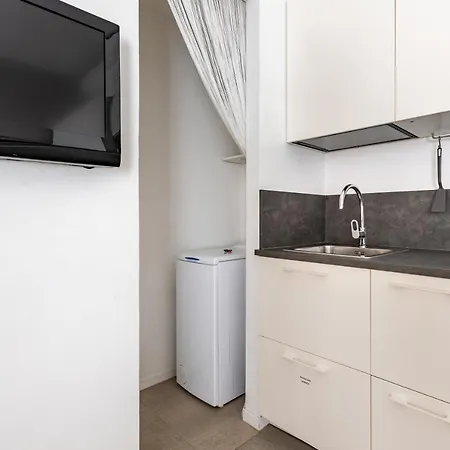 Cosy With Shared Terrace! * Milano