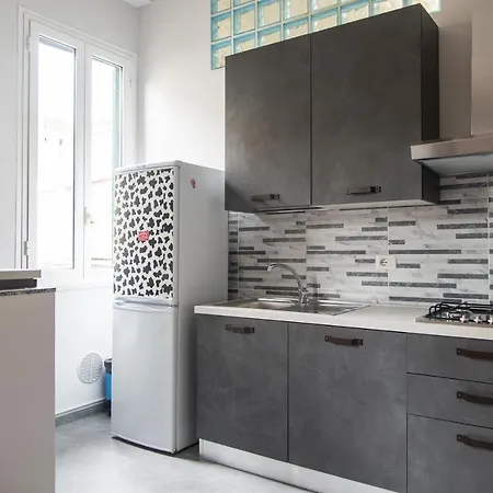 Youhosty - Venini 59 * Milano