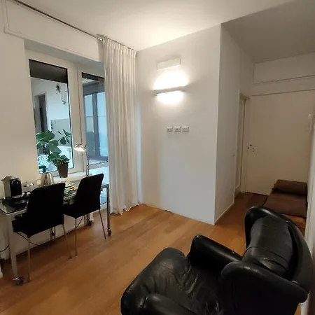 Konukevi La Casa Di Sole - Corso Buenos Aires - Stazione En-suit 4*