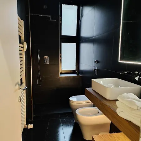 Designed 2 Bedrooms, 2 Baths In Center - Wifi, Ac, Steps From Subway M1 And M2, Station And Airport Connected With Self Check In Apartment