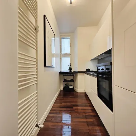 Designed 2 Bedrooms, 2 Baths In Center - Wifi, Ac, Steps From Subway M1 And M2, Station And Airport Connected With Self Check In *