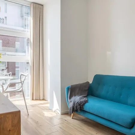 Apartment Sunlit 1 Bedroom Via Pirelli *