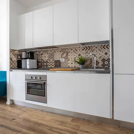 Sunlit 1 Bedroom Via Pirelli * ميلان