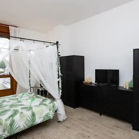 Apartmán ! Esotico ! Letto Baldacchino - Metro 5 Min - 50mq