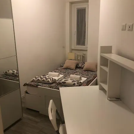 Ampio A 5 Minuti Dal Duomo! Milaan