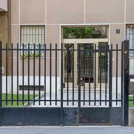 Rent Apartment - Parking And Comfort - Spacious Apt Up To 8 Pax * Milano