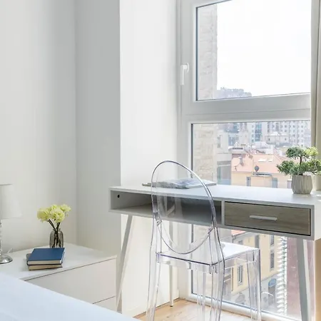 Sunlit 1 Bedroom Via Pirelli * ميلان