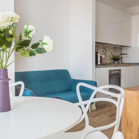 Sunlit 1 Bedroom Via Pirelli