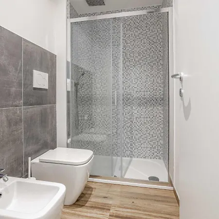 Sunlit 1 Bedroom Via Pirelli *