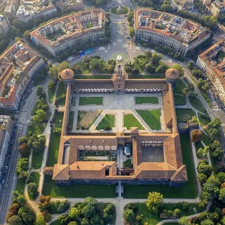 Luminoso Attico Con Garage Gratis Vicino Al Duomo E Allo Ieo 밀라노