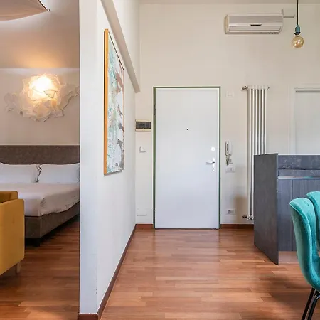 Easyhomes Duomo View شقة