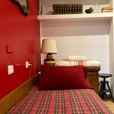 Metro Station Apartment *