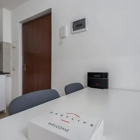 Easylife - Comodo Trilocale In Porta Romana *