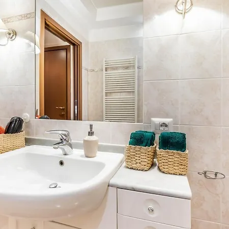 Prada House - Posto Auto Coperto Apartment Milan