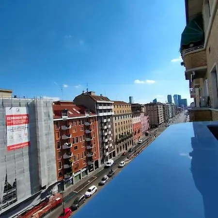 New & Bright Balcony Flat By Station Milan