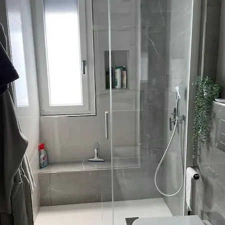 New & Bright Balcony Flat By Station Appartement