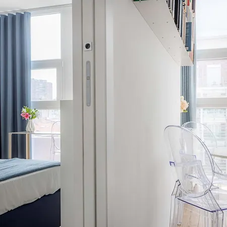 Hostmate - - Bright Close To The Metro Appartamento