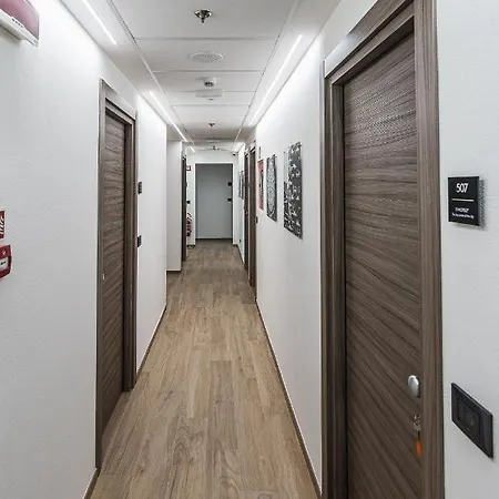 Bb Smarthotel Duomo 4* מילאנו