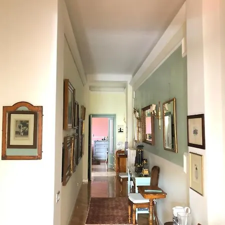 Elegant Bedroom In A Relaxing Homestay Milan