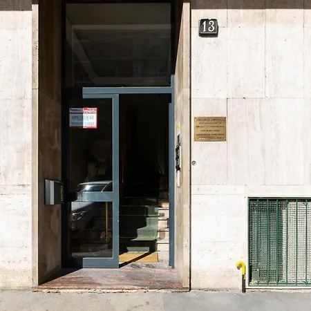 Biancospini 13 - Flower District *