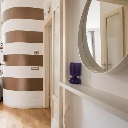 Youhosty - Previati 21 Milán