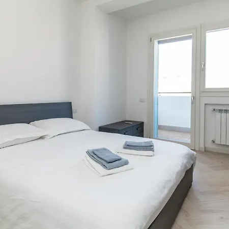 Apartamento 12° Piano Torre Diamante - 67 *