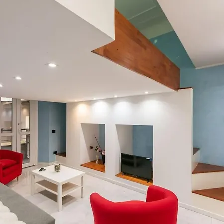Seneca Apartment *