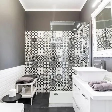 Apartment Black & White Flat In Naviglio/ Porta Genova