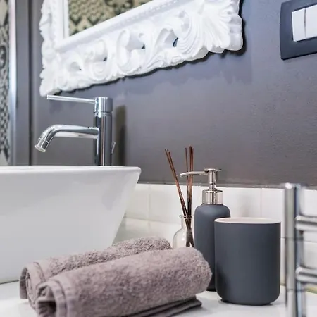 Black & White Flat In Naviglio/ Porta Genova Apartment Milan