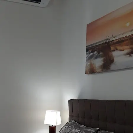G&a House Cir 03041