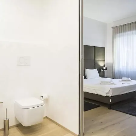 Italianway - Vittorio Emanuele 15 * Milan