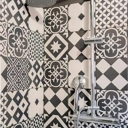 Апартаменты Black & White Flat In Naviglio/ Porta Genova