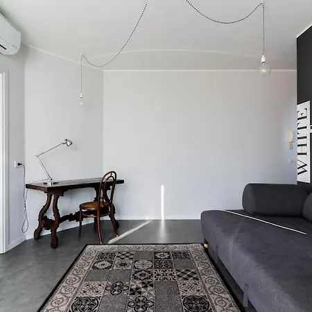 Апартаменты Black & White Flat In Naviglio/ Porta Genova