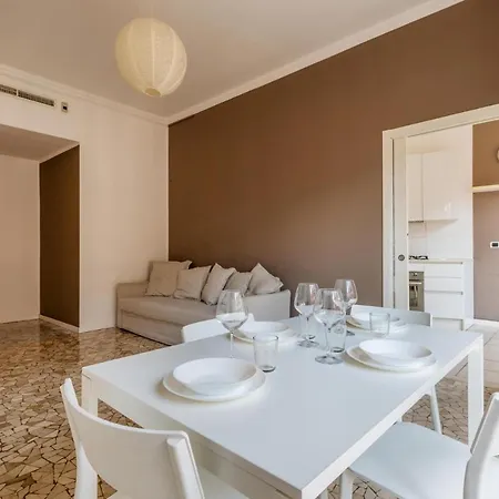 Spacious And Elegant House In Brera By Easylife * Milan