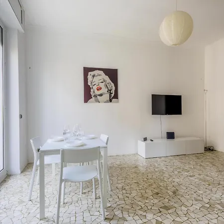 Spacious And Elegant House In Brera By Easylife *